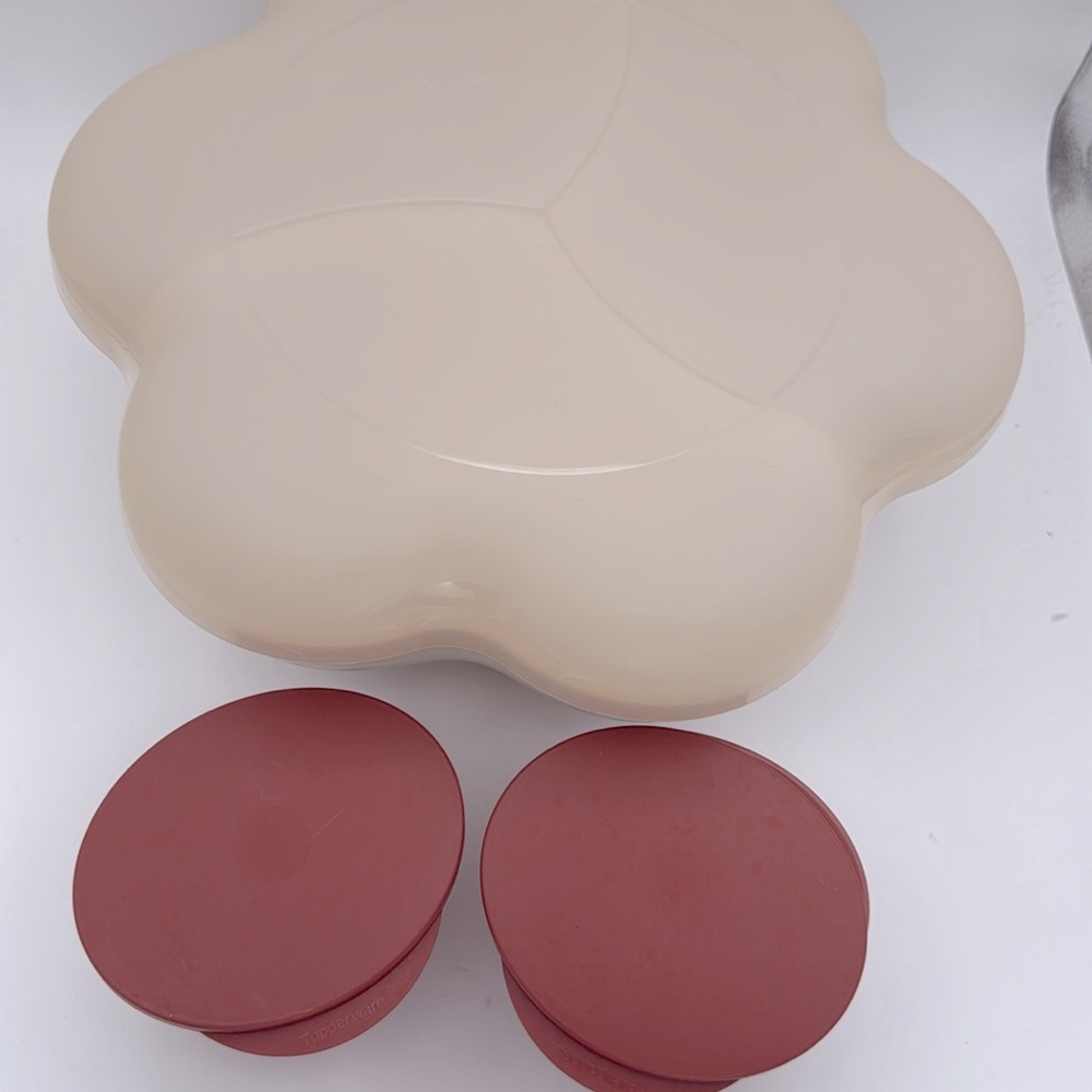 Tupperware Vintage large flower shape chips chips & dip salad Cream Red Bowl set - Picture 4 of 7